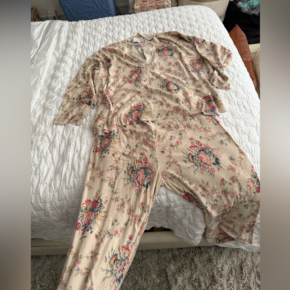 NWOT - Selkie Garland print pillow sweatsuit -size XXL